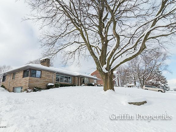 5th image of 1818 Lake Michigan Dr NW