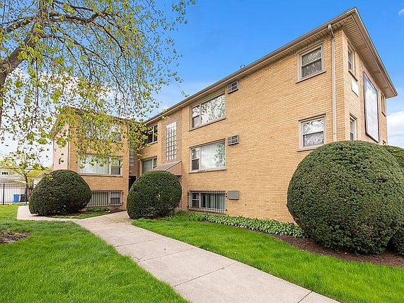 2nd image of 3639 W 63rd St #3639