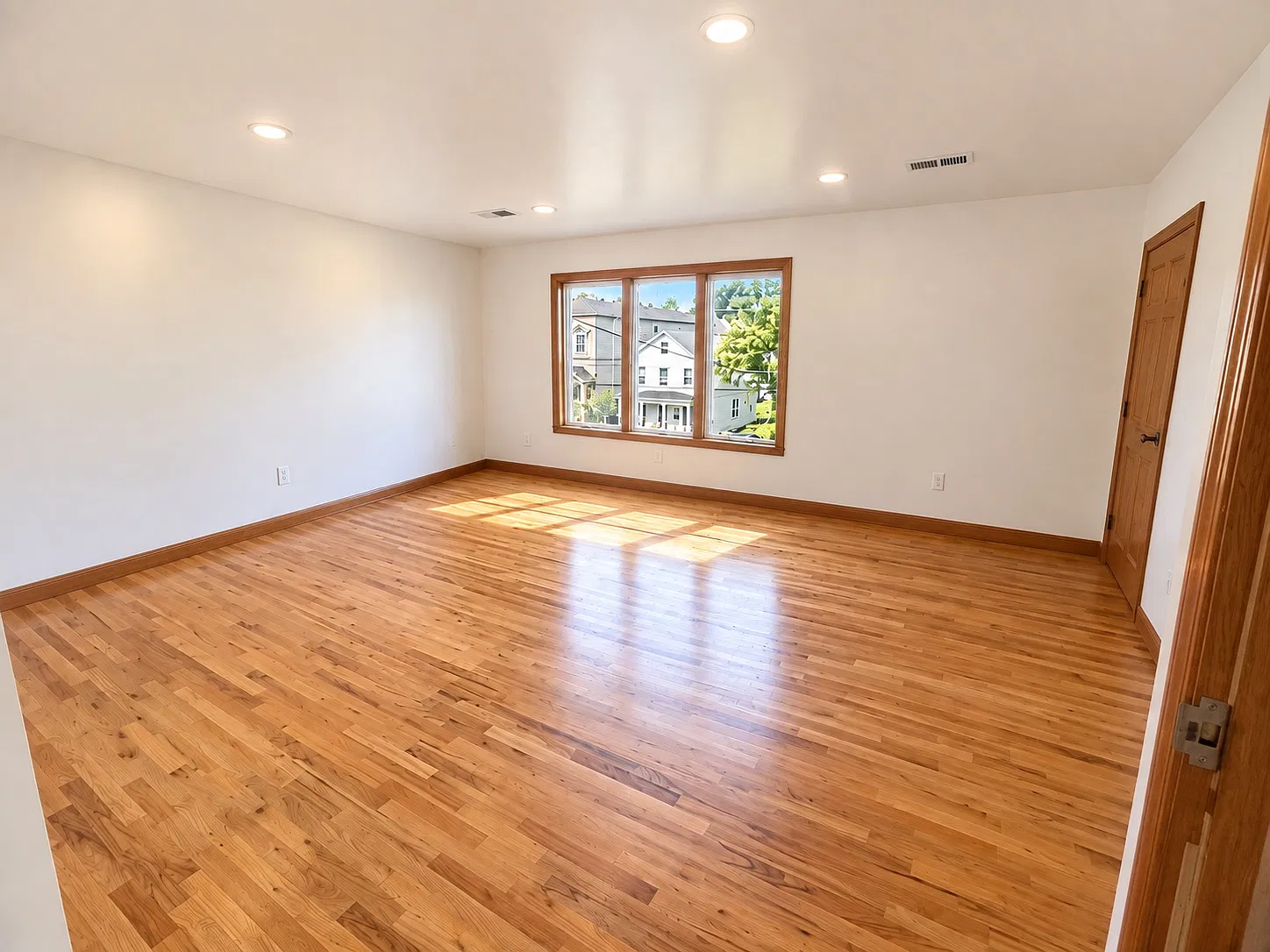 3 bed, 1300 sqft, $2,800 — Photo 2