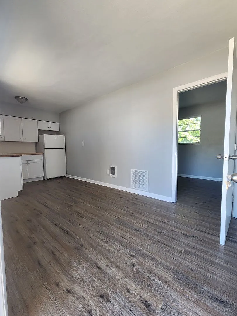** Half Off 1st Month's Rent With 13 Month Lease ** — Photo 2