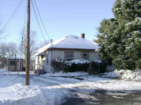 8 Hillcrest Street, Gardiner, ME 04345