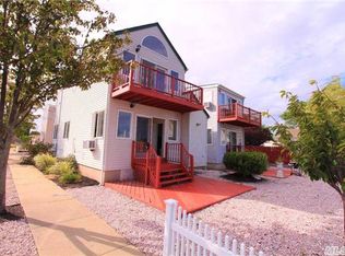 7 John St, East Rockaway, NY 11518