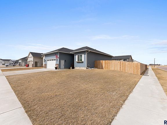 2nd image of 102 Atlantic Cir