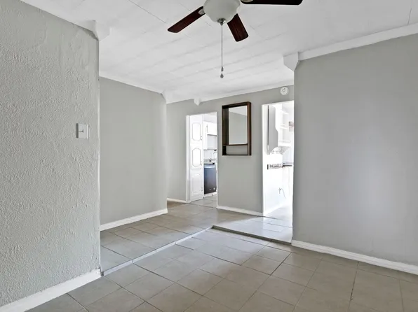 6104 Kelly Elliott Rd, Arlington, TX 76001