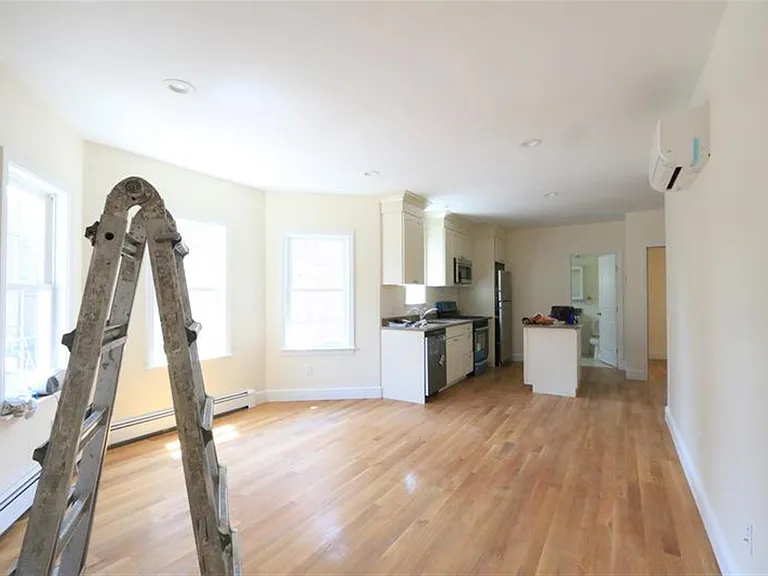 220 Massachusetts Ave — Photo 13