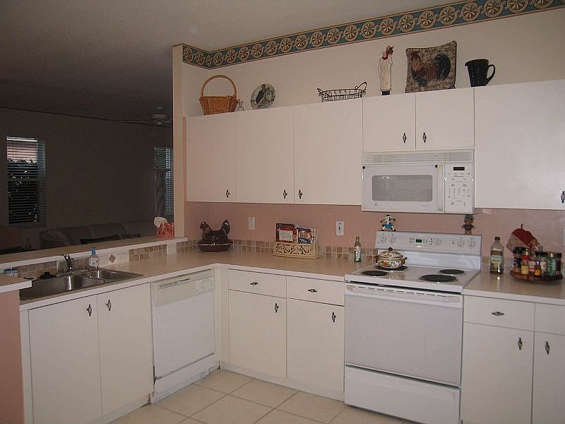 1st image of 9527 Crescent View Dr N