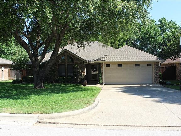 2nd image of 713 Lakewood Ln