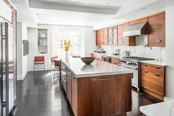 Sold by Sotheby's International Realty | media 33