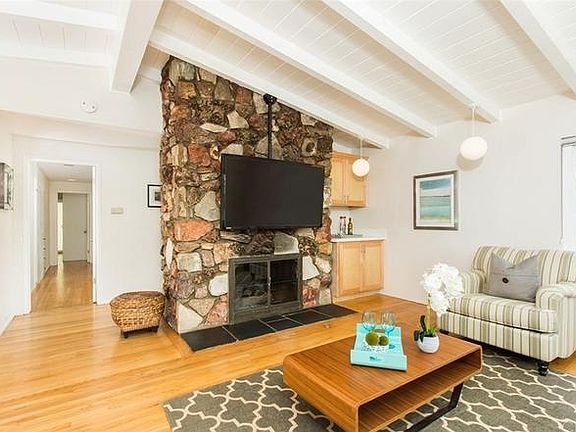Fireplace:Living Room