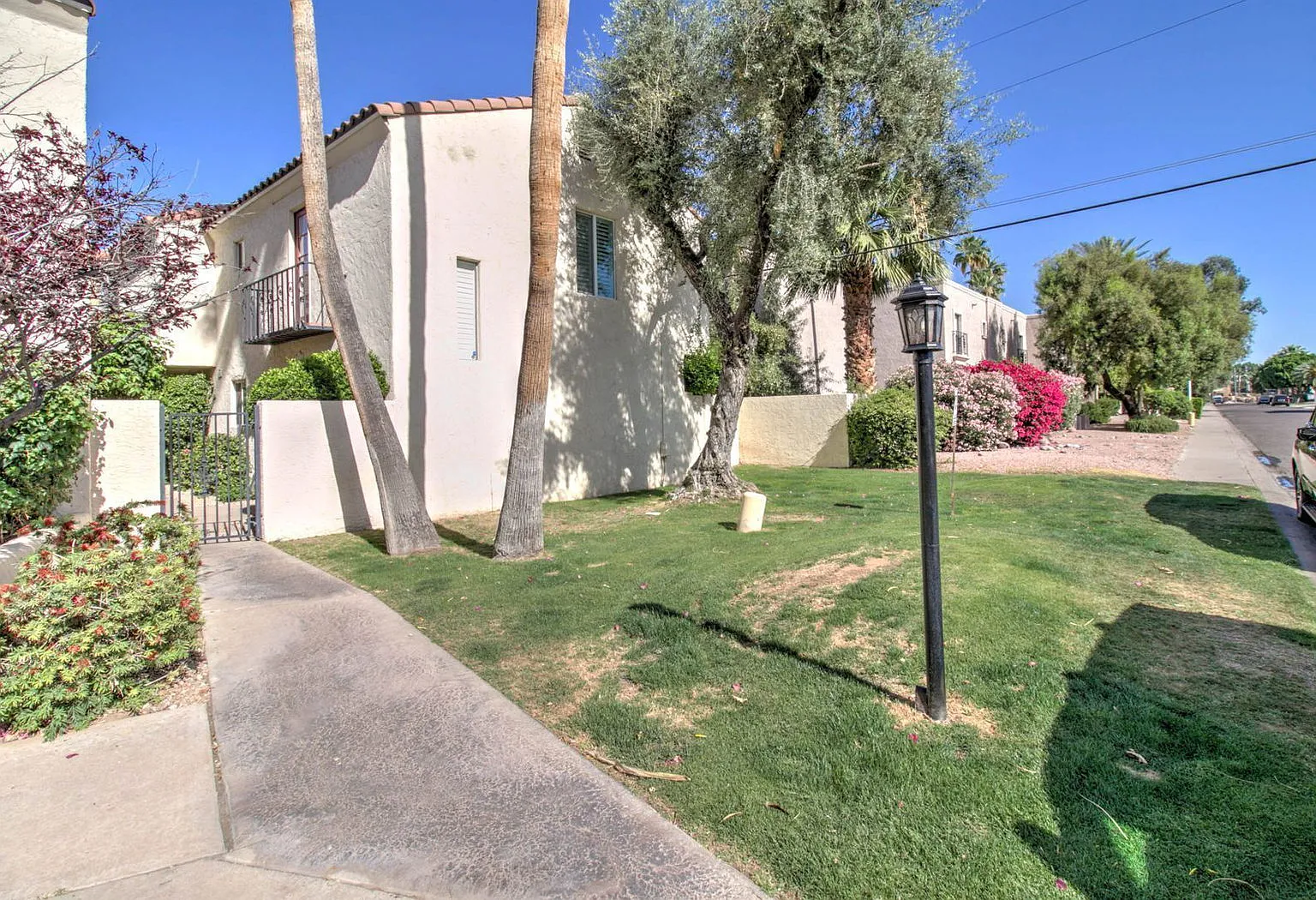2 bed, 1.5 bath, 1114 sqft, $2,300 — Photo 3