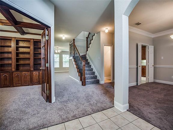 3rd image of 1005 Candlewood Trl