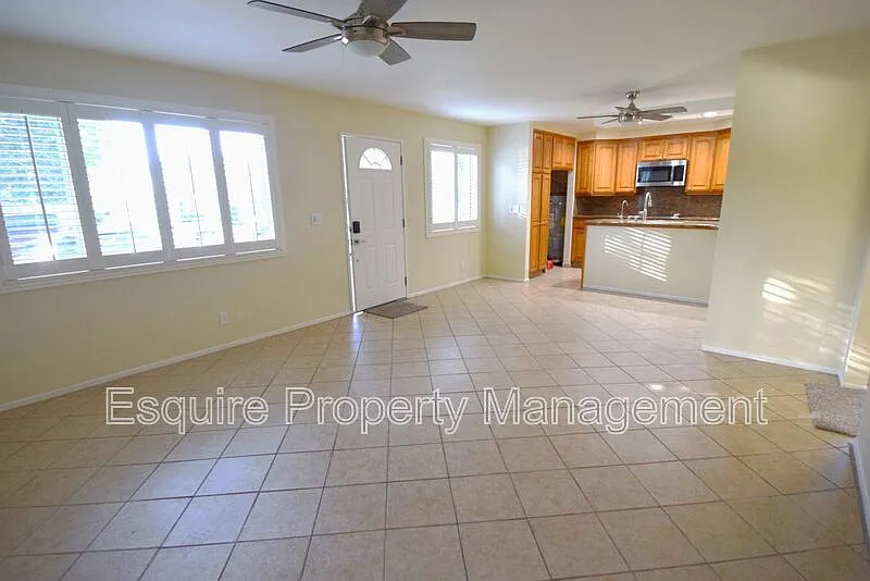 2 bed, 1.0 bath, 810 sqft, $2,550 — Photo 2