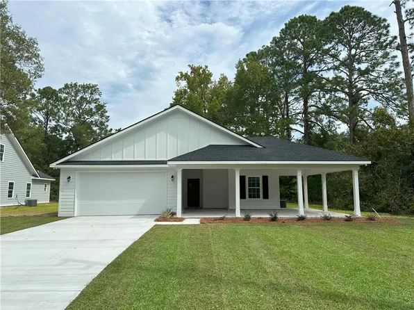 1018 Pine St, Darien, GA 31305