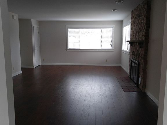 4th image of 15610 9th Ave SW APT 2