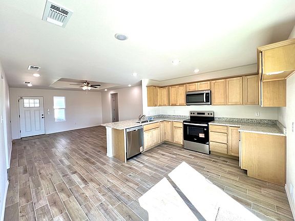3rd image of 115 E 41st St