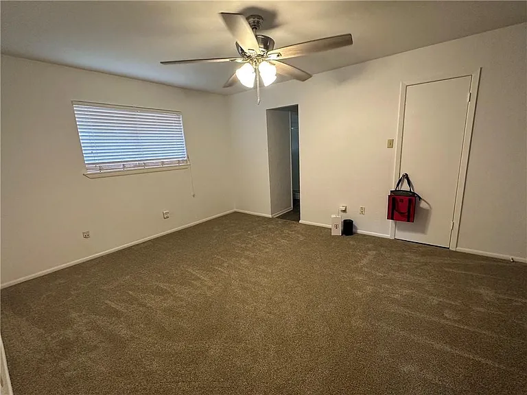 2112 Memorial Pkwy — Photo 16