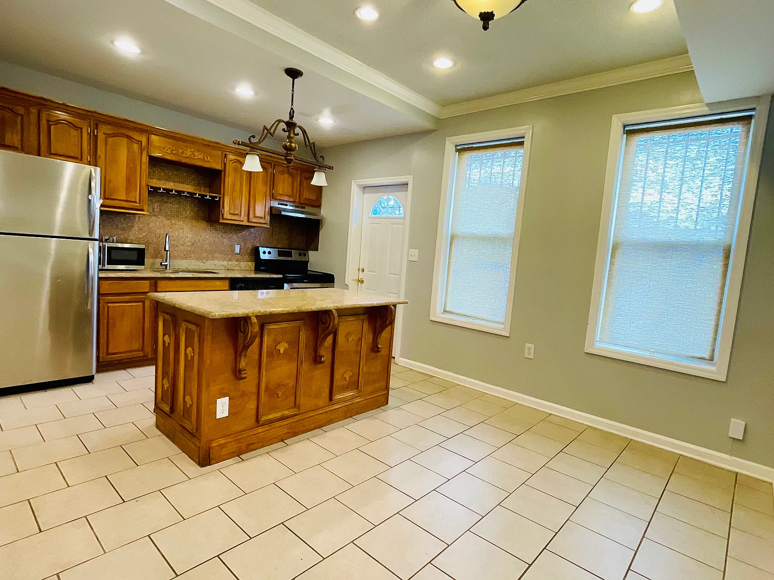 523 Florida Ave — Photo 2