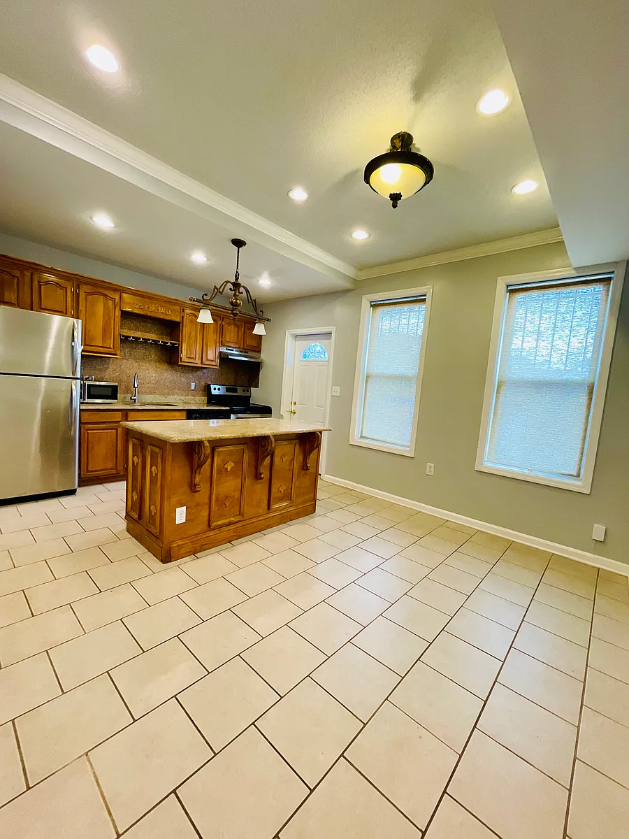 Building Photo - 523 Florida Ave NE #1