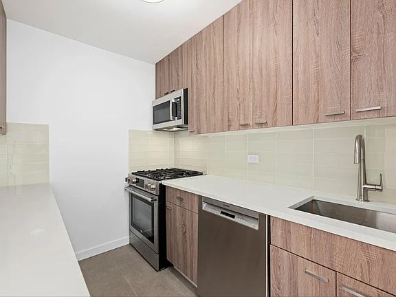5th image of 175 W 12th St APT 10E