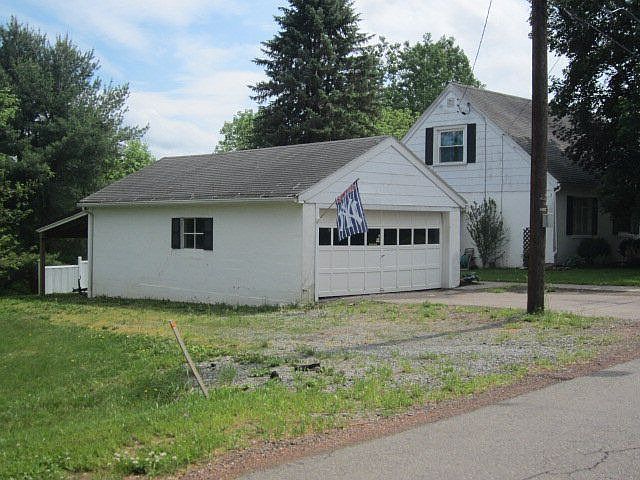 2nd image of 132 Hillside Dr