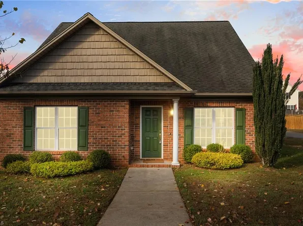 5810 Brakenwood Ln, Pfafftown, NC 27040