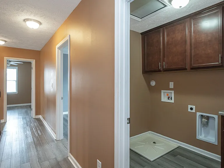 4032 Newgate St — Photo 15