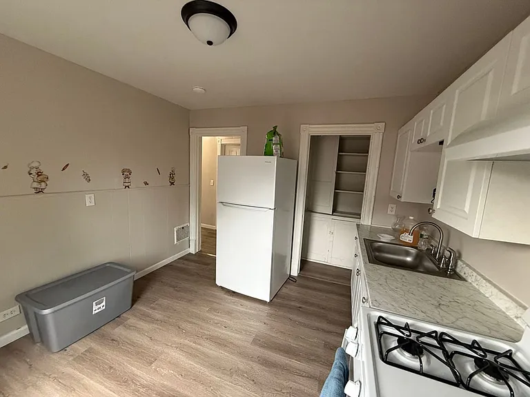 409 Floyd Ave — Photo 8
