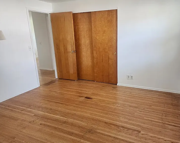 185 Jamestown Ter — Photo 8