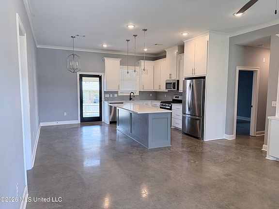 5th image of 531 Birchwood Blvd