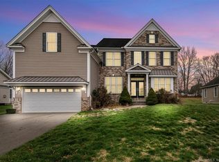 4 Poppy Ln, Wallingford, CT 06492