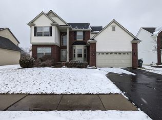 2075 Marie Dr, Lake Orion, MI 48360