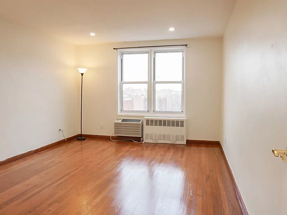 3rd image of 6601 Burns St APT 6BB