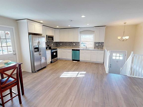 2nd image of 15 Pheasant Ln