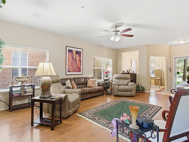 7257 Rembrandt Dr — Photo 7