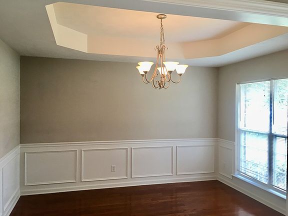 3rd image of 3021 Parkridge Dr