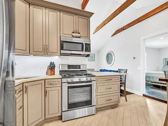 3rd image of 1703 Webb St