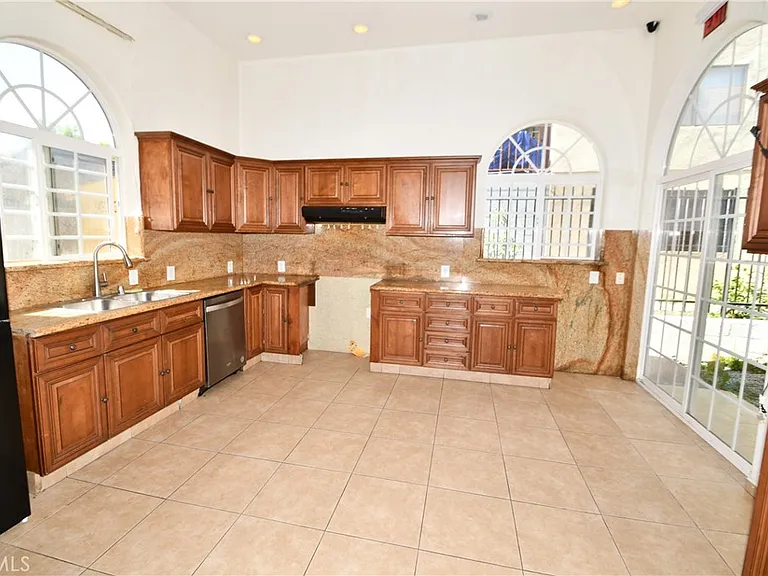 14103 Fonthill Ave — Photo 29