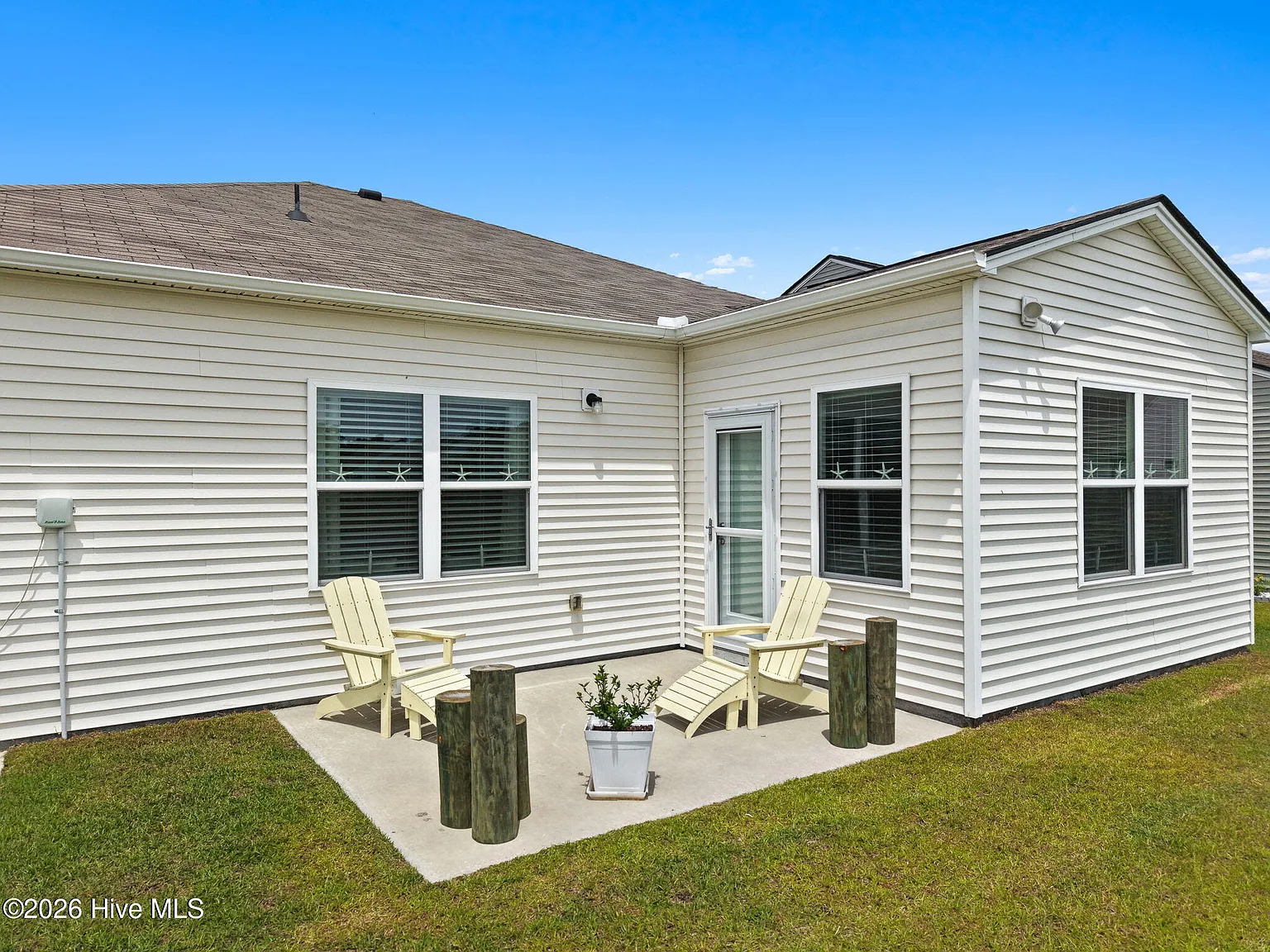 3 bed, 2.0 bath, 1838 sqft, $2,350 — Photo 4