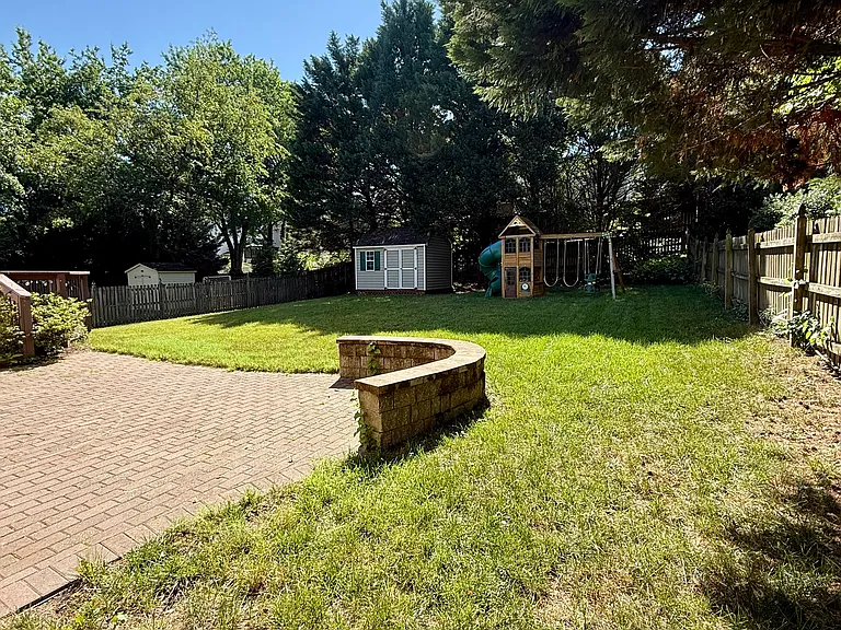 1907 Duquesne Ave — Photo 20