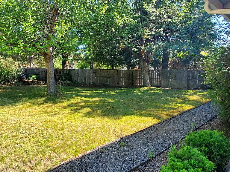 441 Eastwood Dr — Photo 9