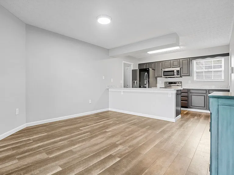 920 Sara Ct #920 — Photo 11