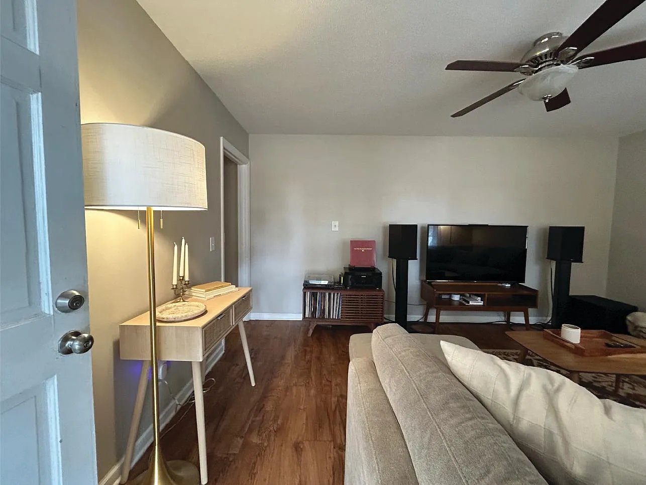 3 bed, 1150 sqft, $1,995 — Photo 4