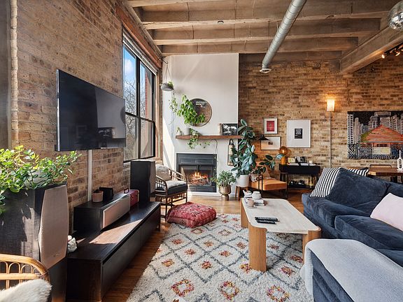 4th image of 2525 N Sheffield Ave APT 2G