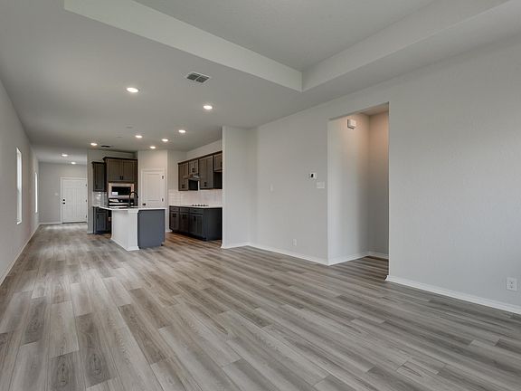 Hennersby Hollow - Travis Interior Image 3