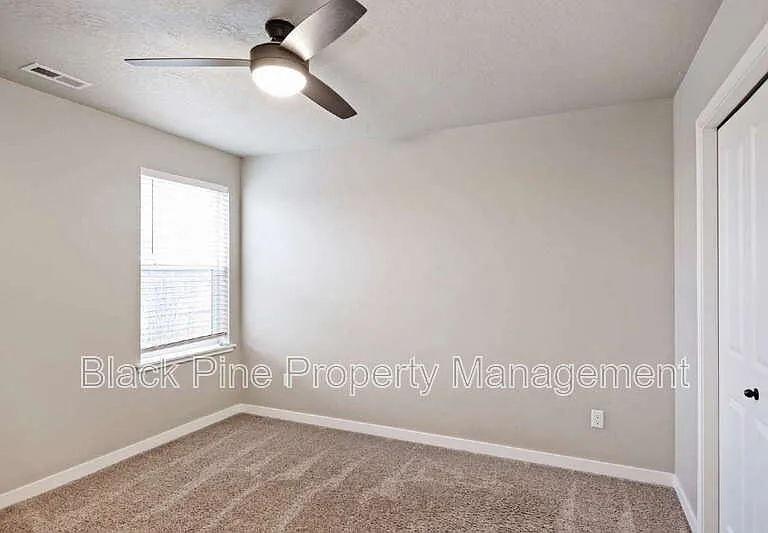 1873 N Justin Ave — Photo 25