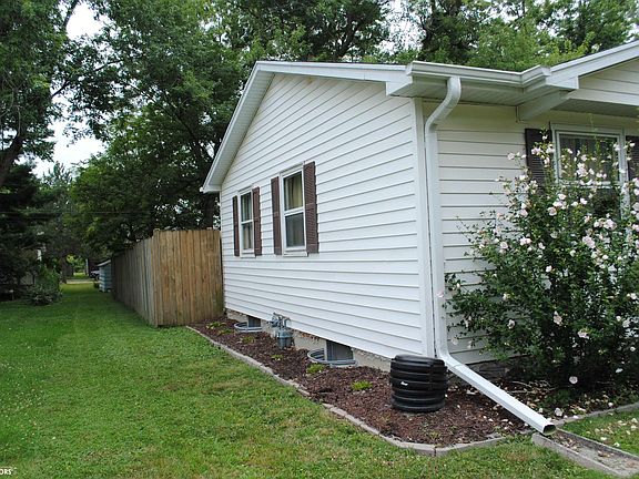 3rd image of 506 E Pierce Ave