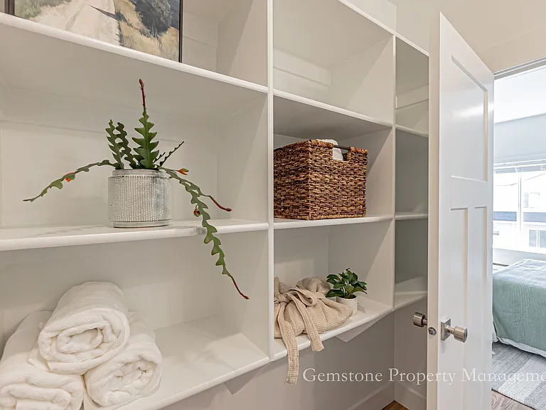 528 Harvester Ave — Photo 26