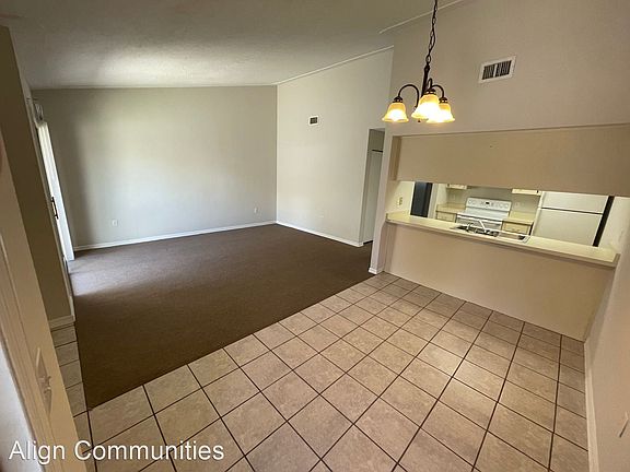 5th image of 640 SE 28th Pl #D