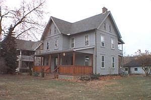 1st image of 1552 W 4th St