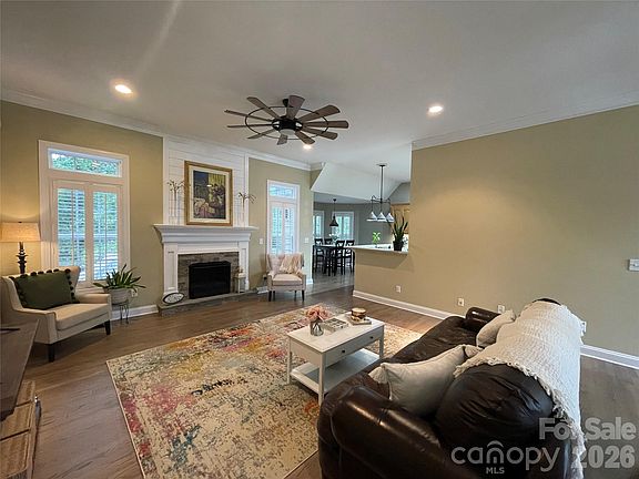 5th image of 829 Savannah Place Dr